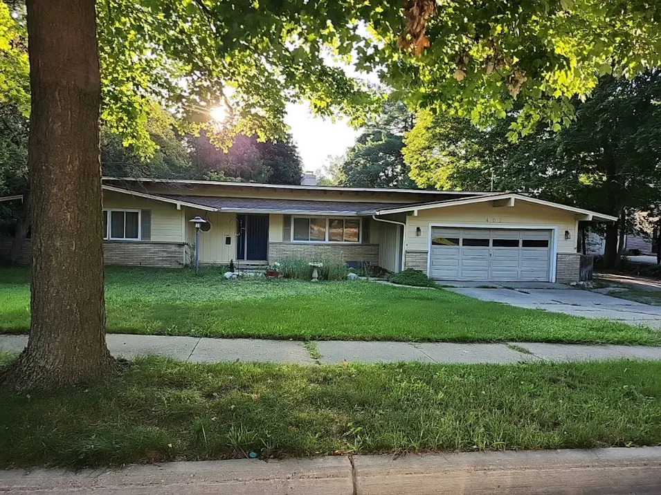 402s Baldwin St Greenville, MI 48838, Montcalm County