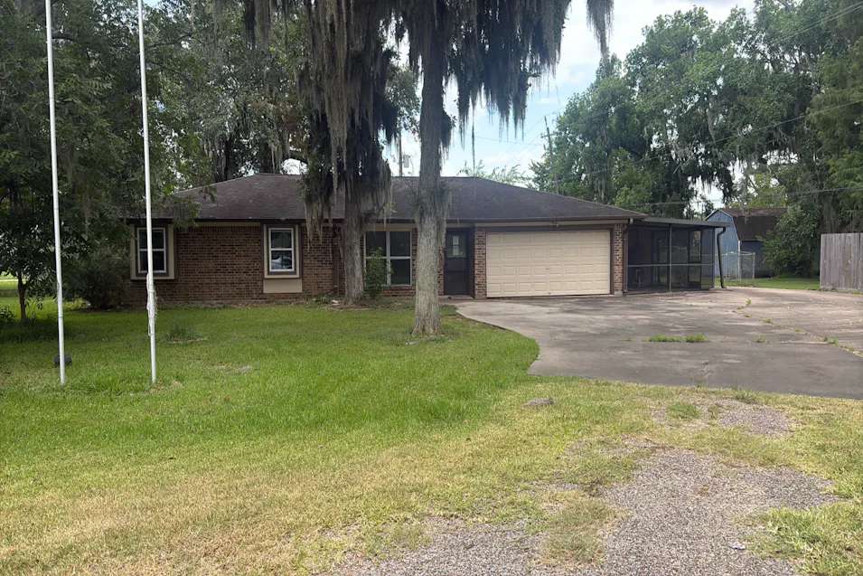55 W Sagebrush St Lake Jackson, TX 77566, Brazoria County
