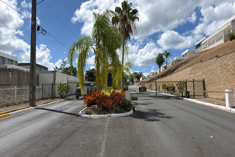 Ff3 Vistas Del Bosque Bayamon, PR 00956, Bayamon County