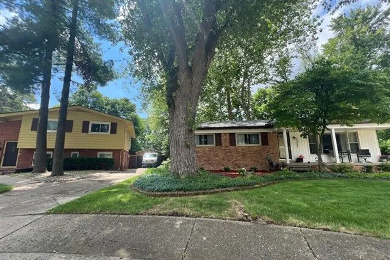 Earl Ct, Farmington, MI 48335 #1
