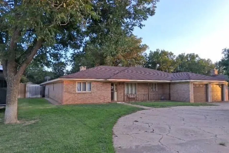 2513 N 3rd St Tahoka, TX 79373, Lynn County