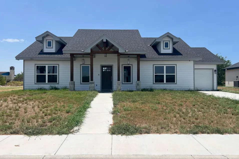 800 Falcon Dr Rio Grande City, TX 78582, Starr County