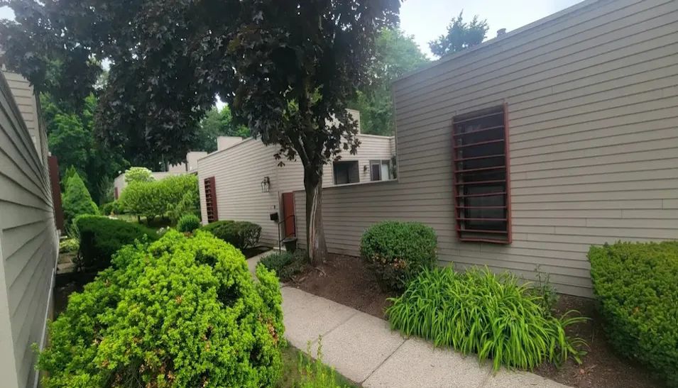 37 Charlton Hill Rd 37 Hamden, CT 06518, New Haven County