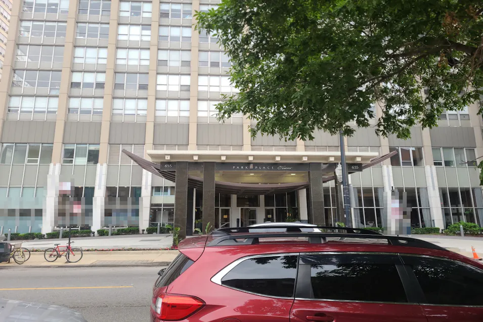 655w Irving Park Rd Chicago, IL 60613, Cook County