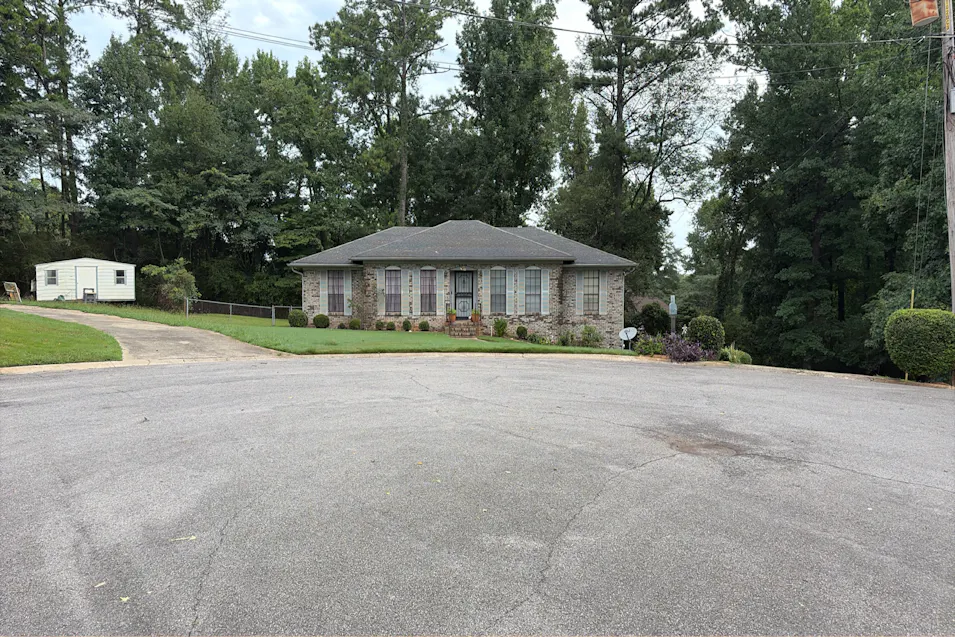 16 Bonnie Cir Hueytown, AL 35023, Jefferson County