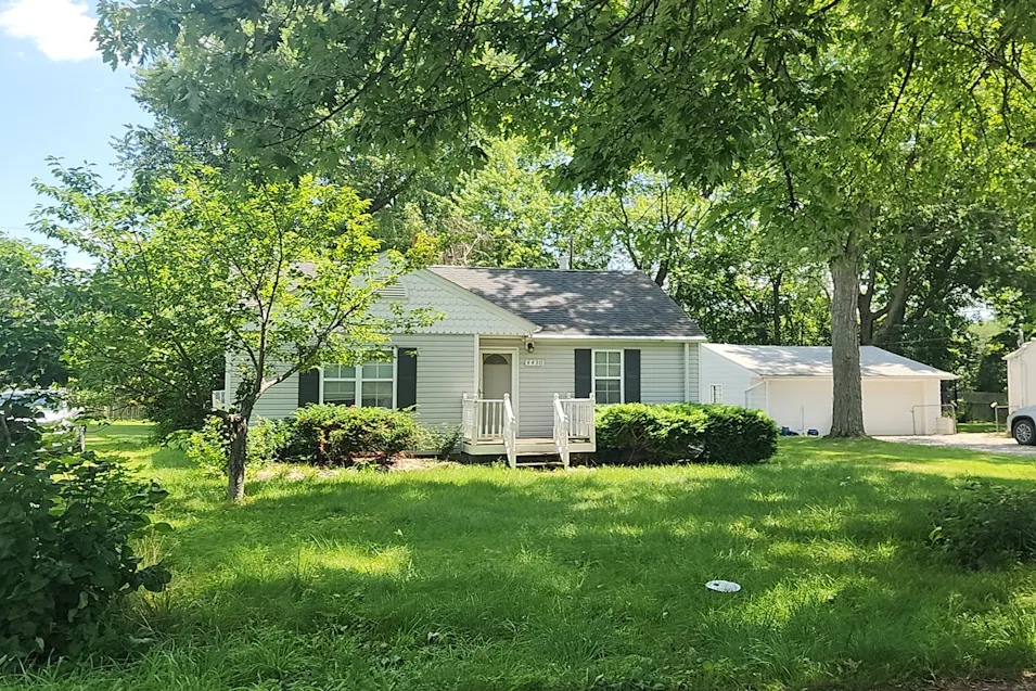 4430 Sunburst Ave Waterford, MI 48329-2376, Oakland County