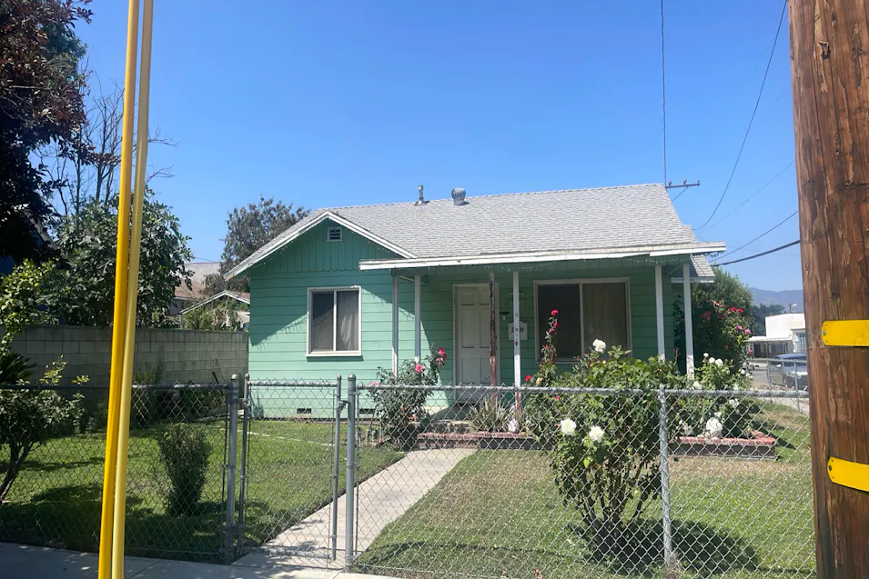 24529 Walnut St Newhall, CA 91321, Los Angeles County