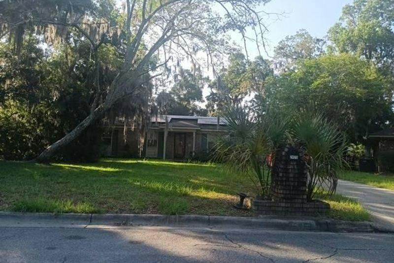 Dolphin Dr, Savannah, GA 31406