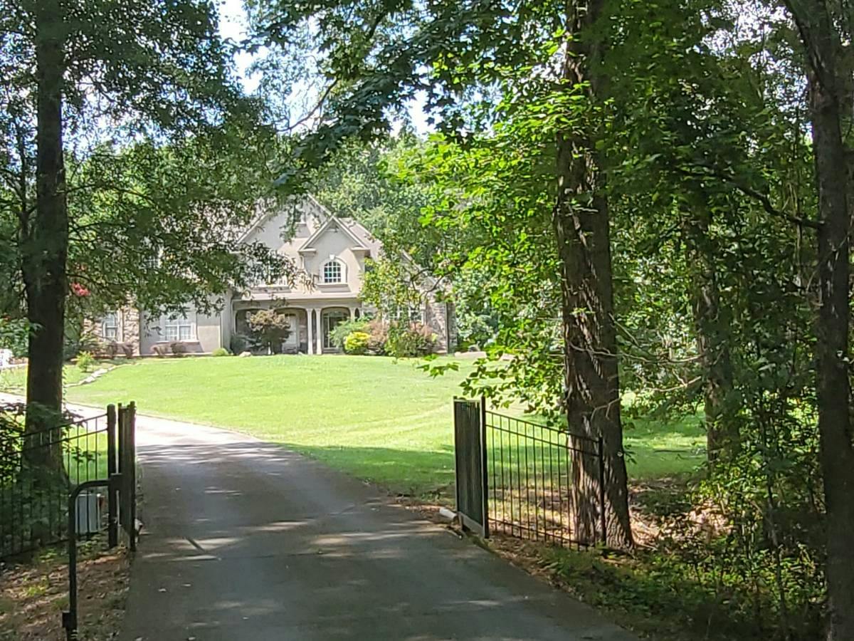 Riveroak Dr, Fayetteville, GA 30215