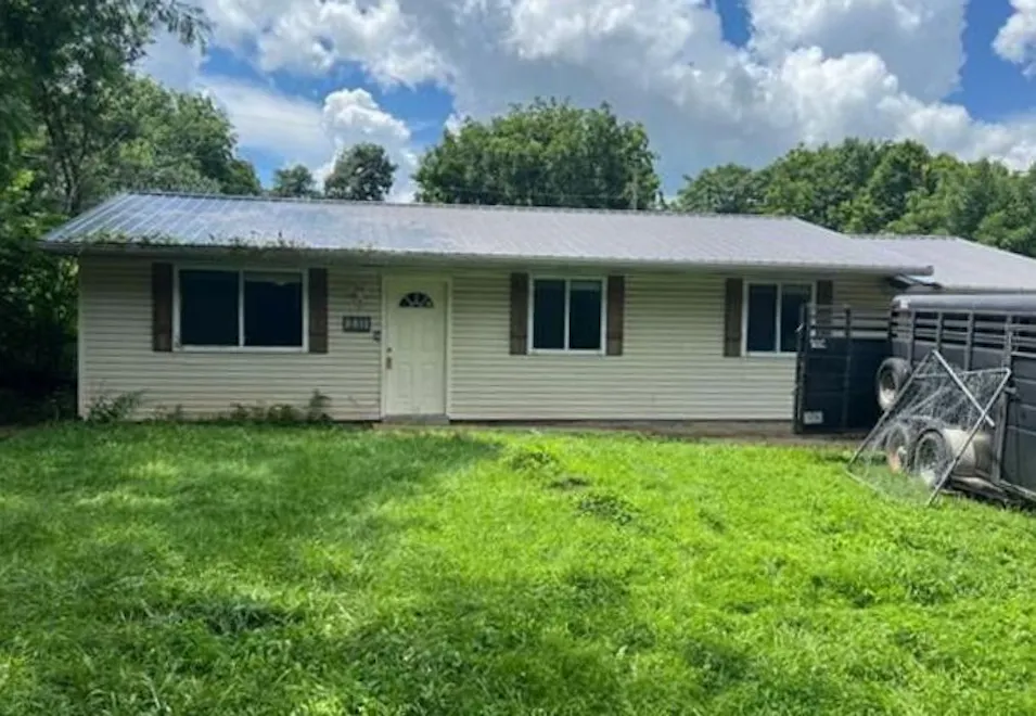 311 S Brown St Stockton, MO 65785, Cedar County