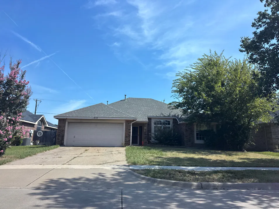 214 Browning Ln Grand Prairie, TX 75052, Dallas County