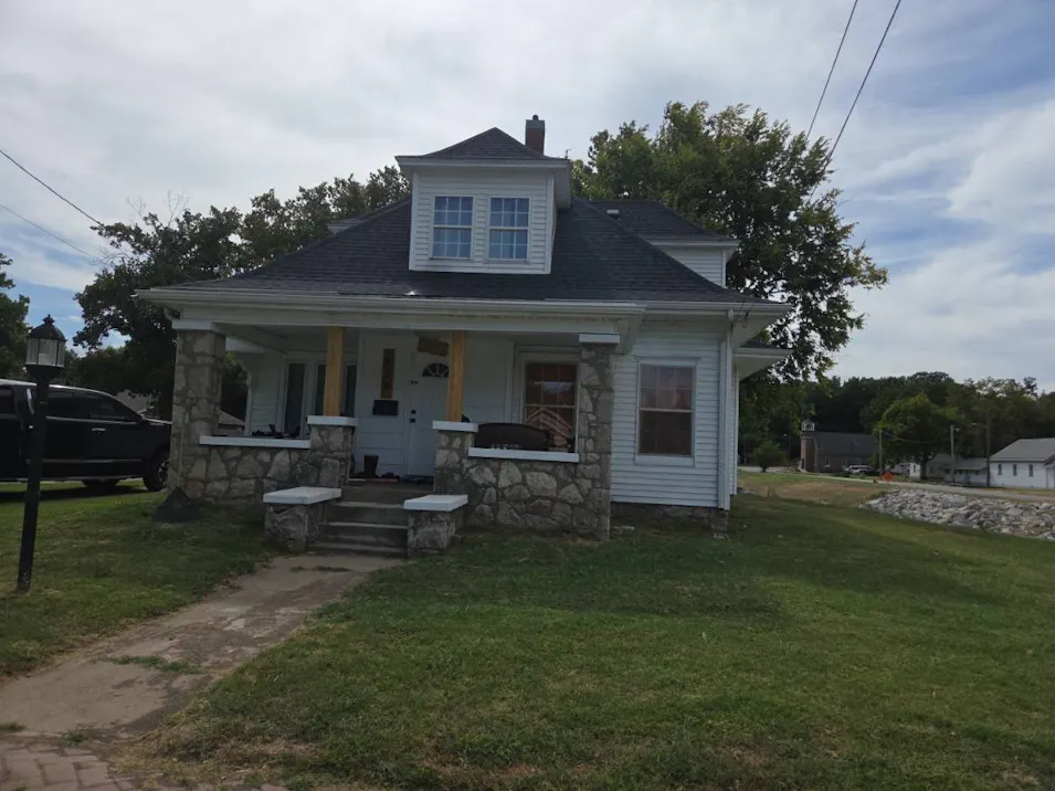 514 N High St Neosho, MO 64850, Newton County