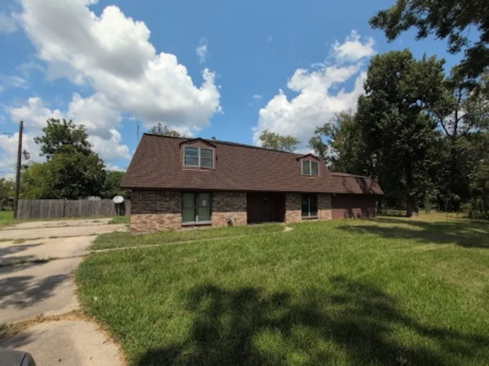2404 Smith St West Orange, TX 77630, Orange County