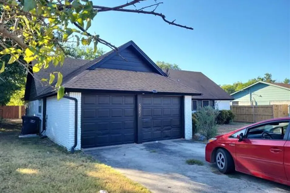 5821 McCart Ave Fort Worth, TX 76133, Tarrant County