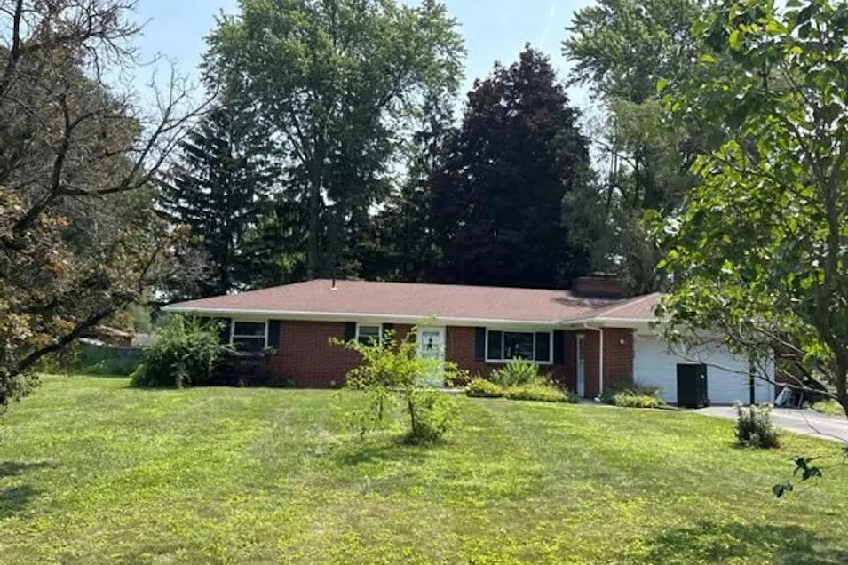 9102 Pheasant Dr Temperance, MI 48182, Monroe County