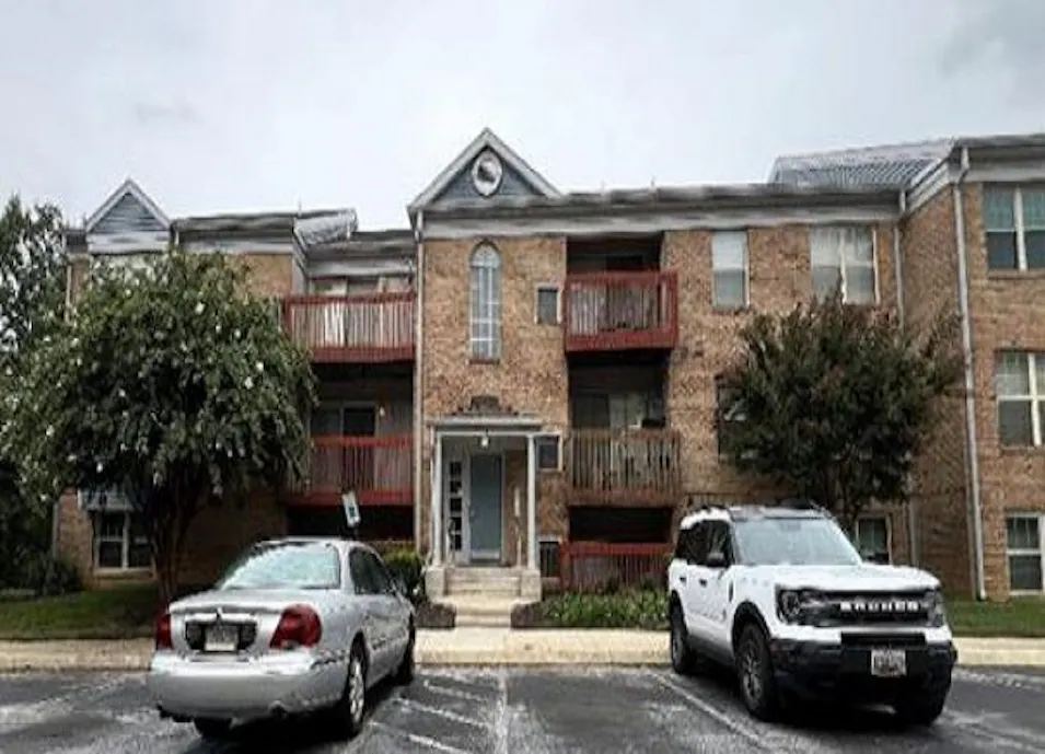 8 Banyan Wood Ct Unit 103 Essex, MD 21221, Baltimore County