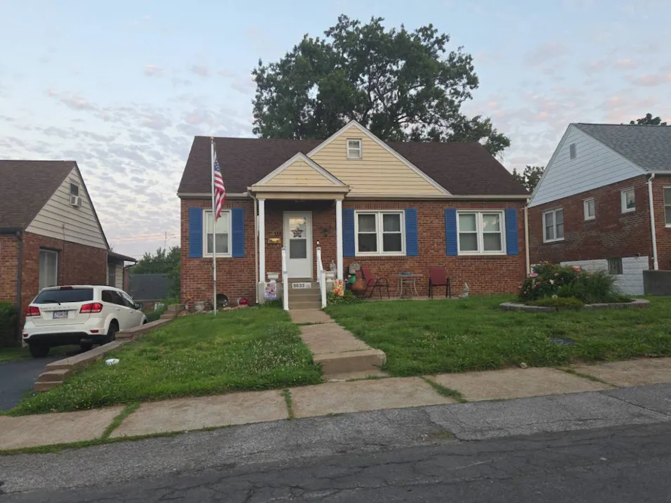 8633 Brinker Ave Saint Louis, MO 63123, St. Louis County
