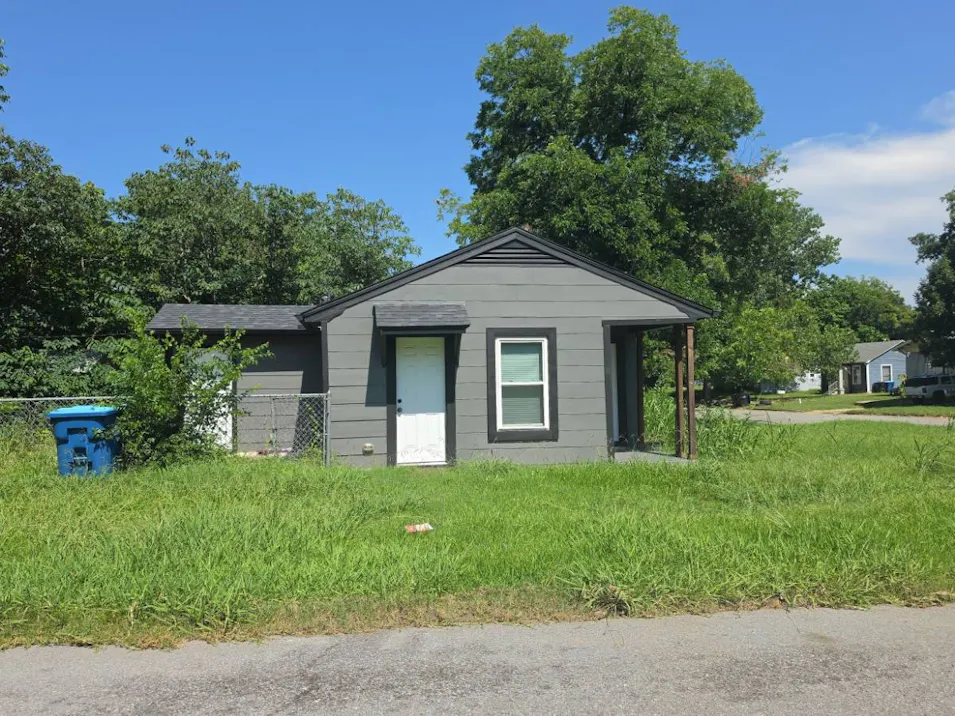 601 E Gandy St Denison, TX 75021, Grayson County