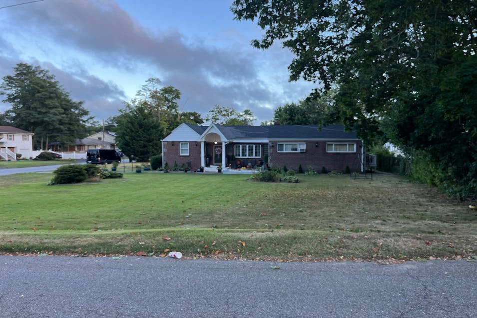 38 Hilltop Lane Wheatley Heights, NY 11798, Suffolk County