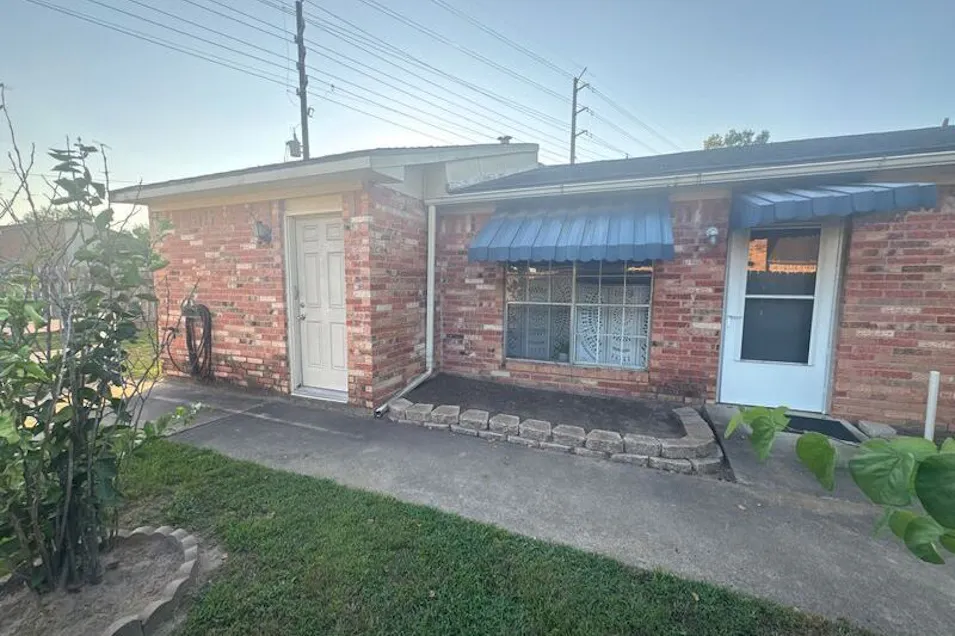 1300 Eagle Lake Rd. Unit 9 Sealy, TX 77474, Austin County