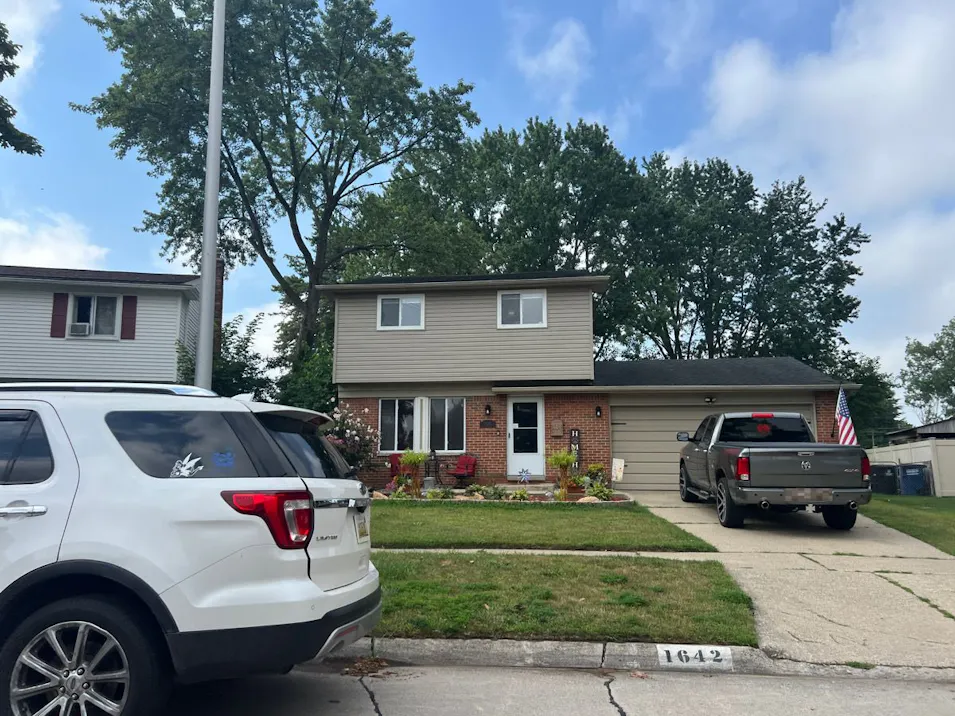 1642 S Dowling St Westland, MI 48186, Wayne County