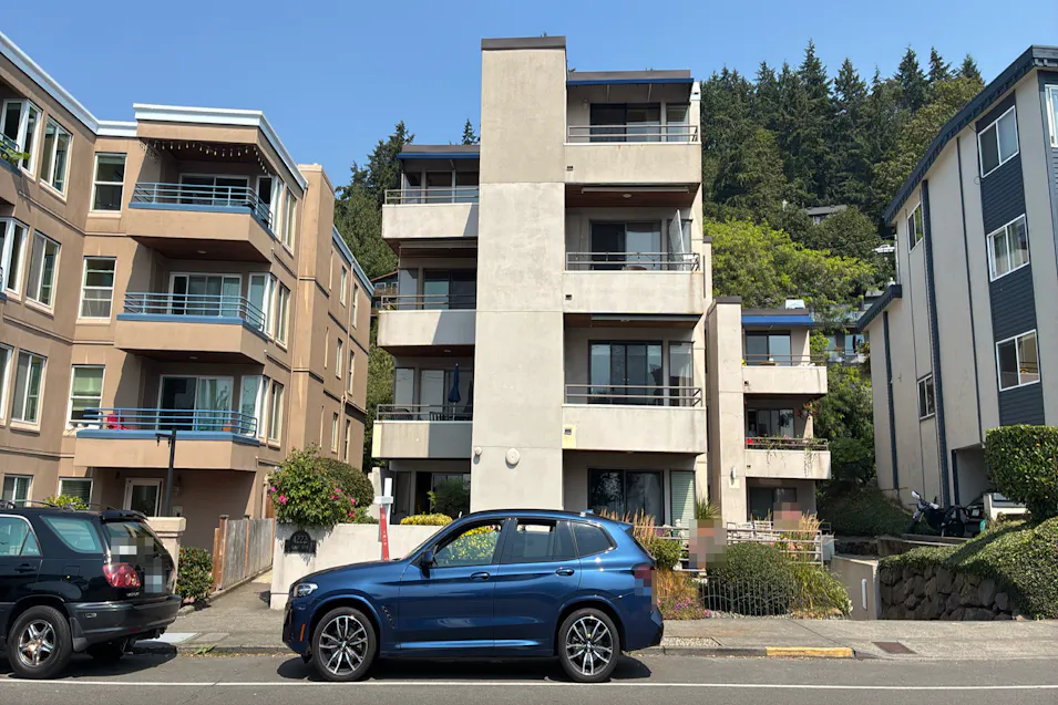 4222 Bch Dr SW Unit 301 Seattle, WA 98116, King County