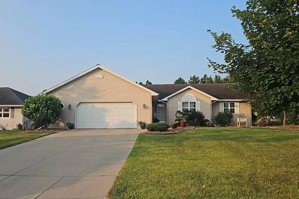 2955 Lost Valley Ct Green Bay, WI 54313, Brown County