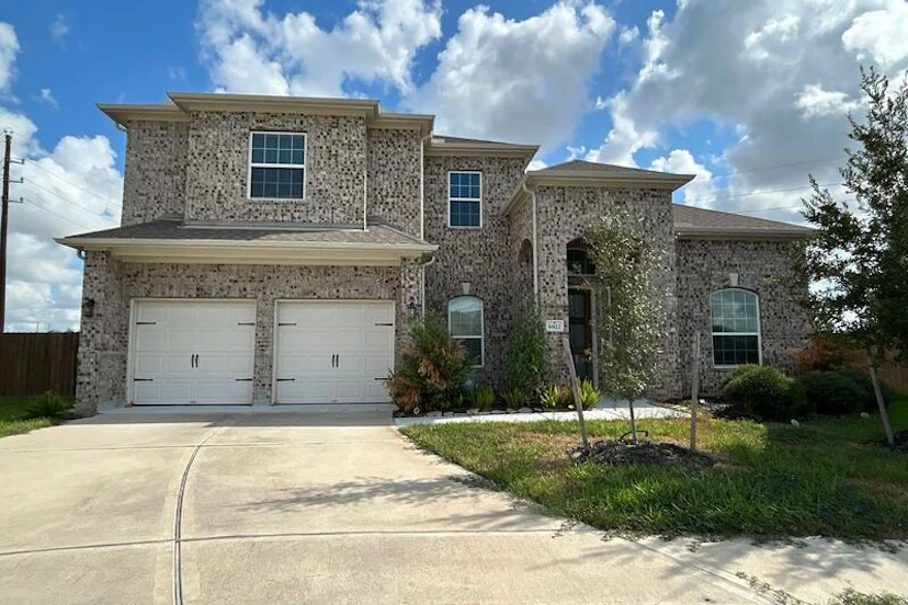 6822 Regal Lakes Dr