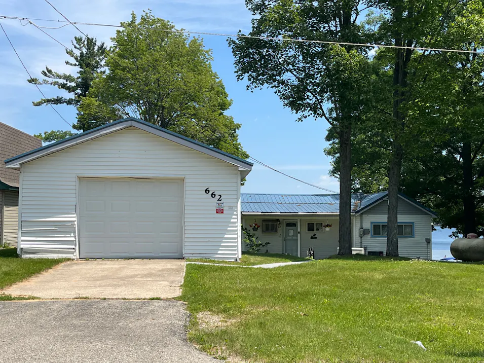 662 Lakeview Dr Hale, MI 48739, Iosco County