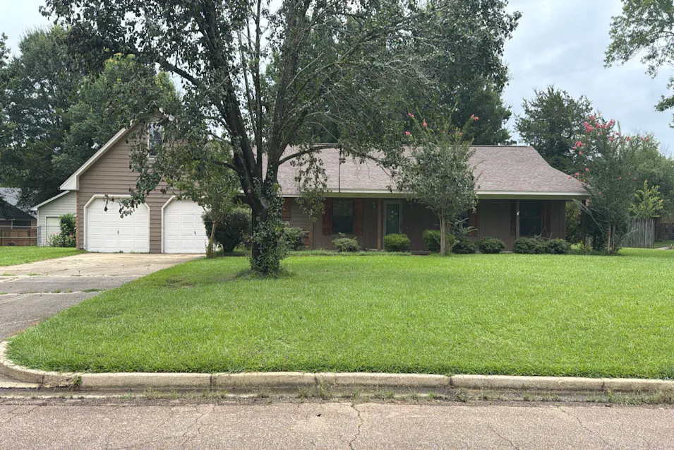 290 Lakeover Dr W Columbus, MS 39702, Lowndes County
