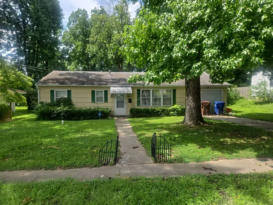 305 David St Elsberry, MO 63343, Lincoln County