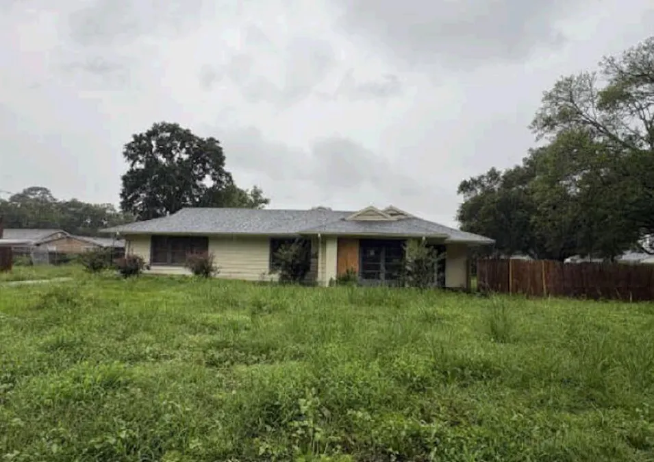 304 W 14th St Crowley, LA 70526, Acadia County