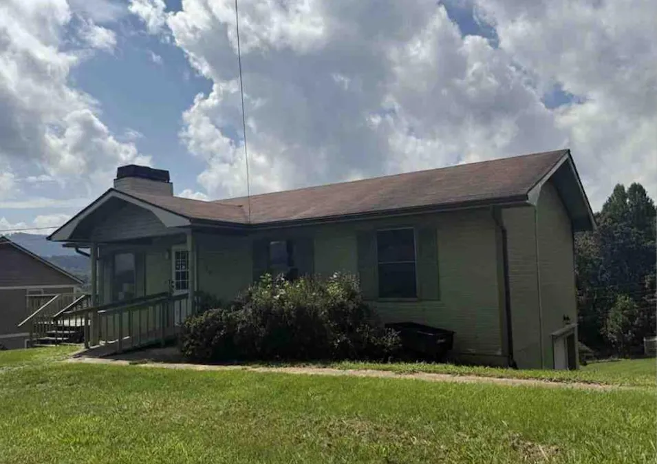 20 Essex Pl Clyde, NC 28721, Haywood County