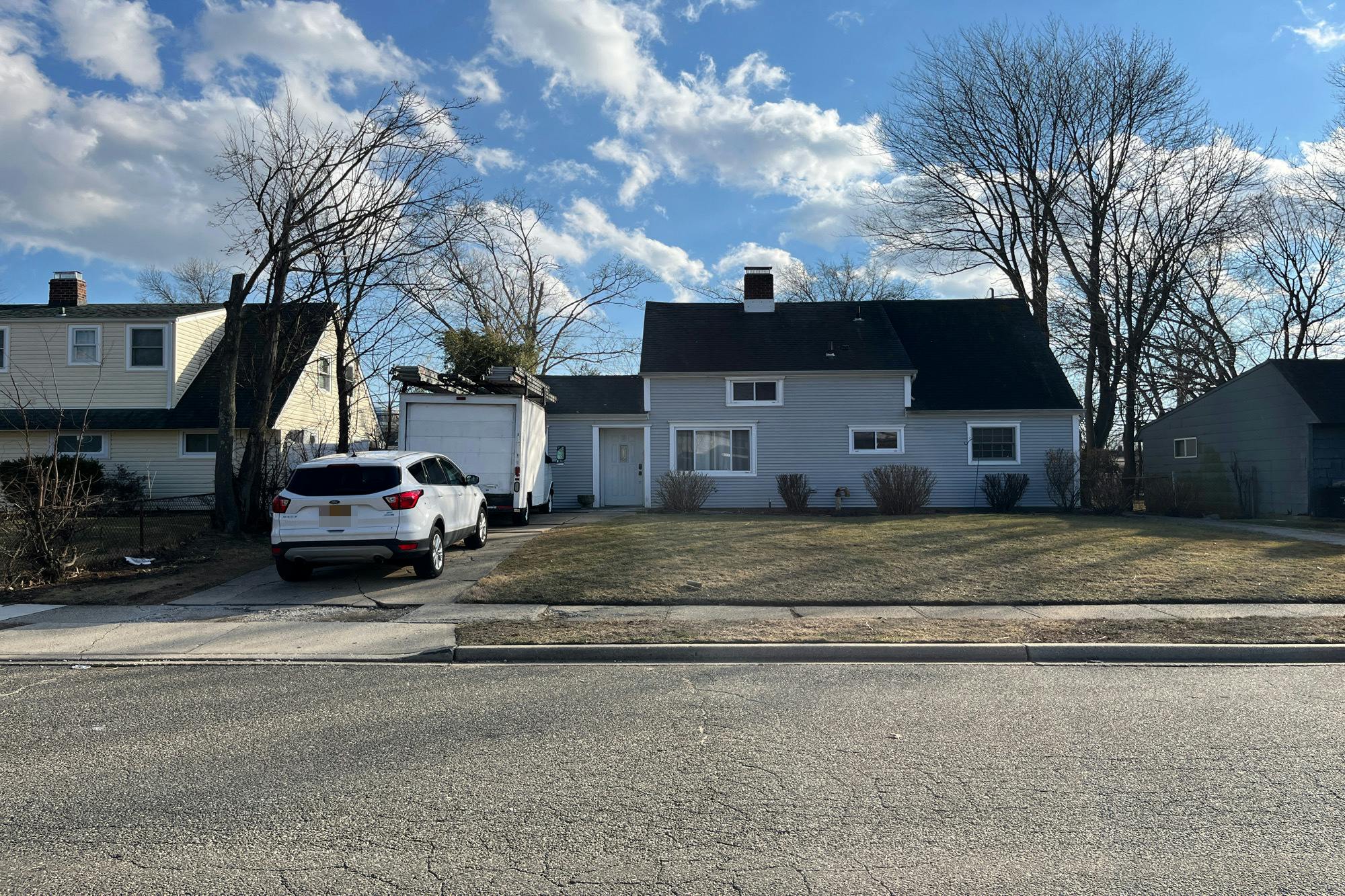 Woodcock Ln, Levittown, NY 11756