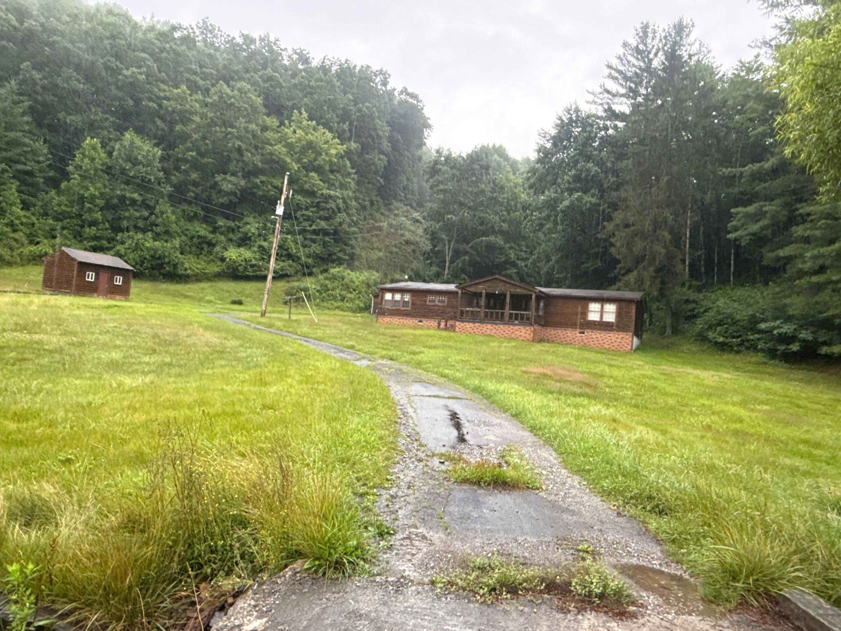 Lorton Lick Rd, Bluefield, WV 24701