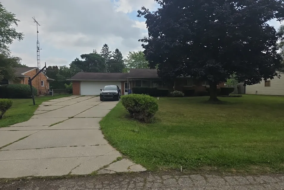 4483 Old Colony Dr Flint, MI 48507, Genesee County