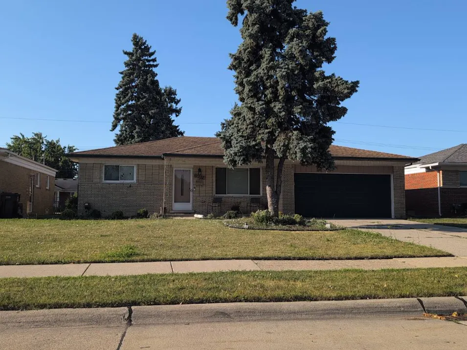 8330 Potomac Center Line, MI 48015, Macomb County
