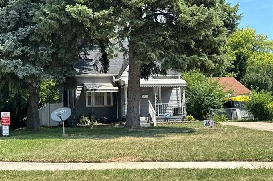 18501 Utica Rd Roseville, MI 48066, Macomb County