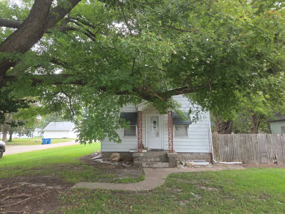 200 3rd Avenue Sherrard, IL 61281, Mercer County