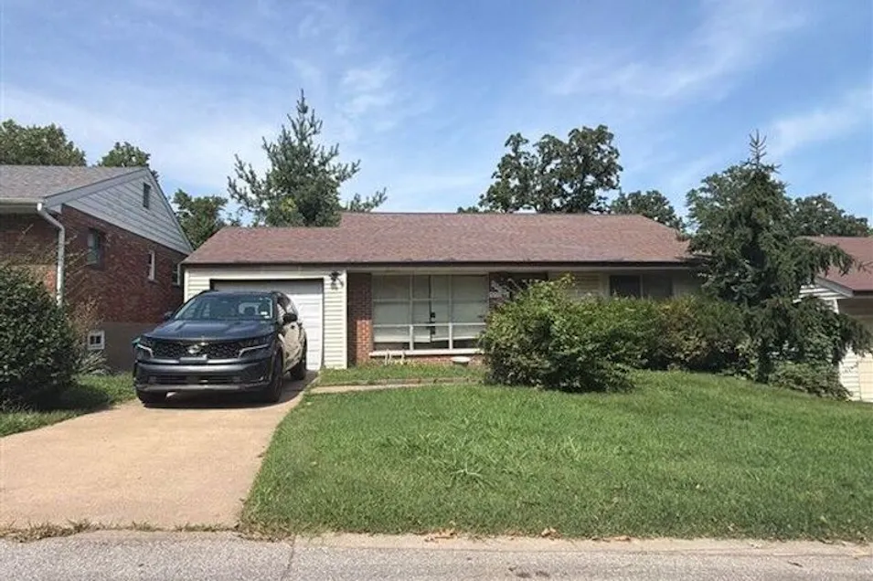 6929 Groveland Dr Saint Louis, MO 63121, St. Louis County