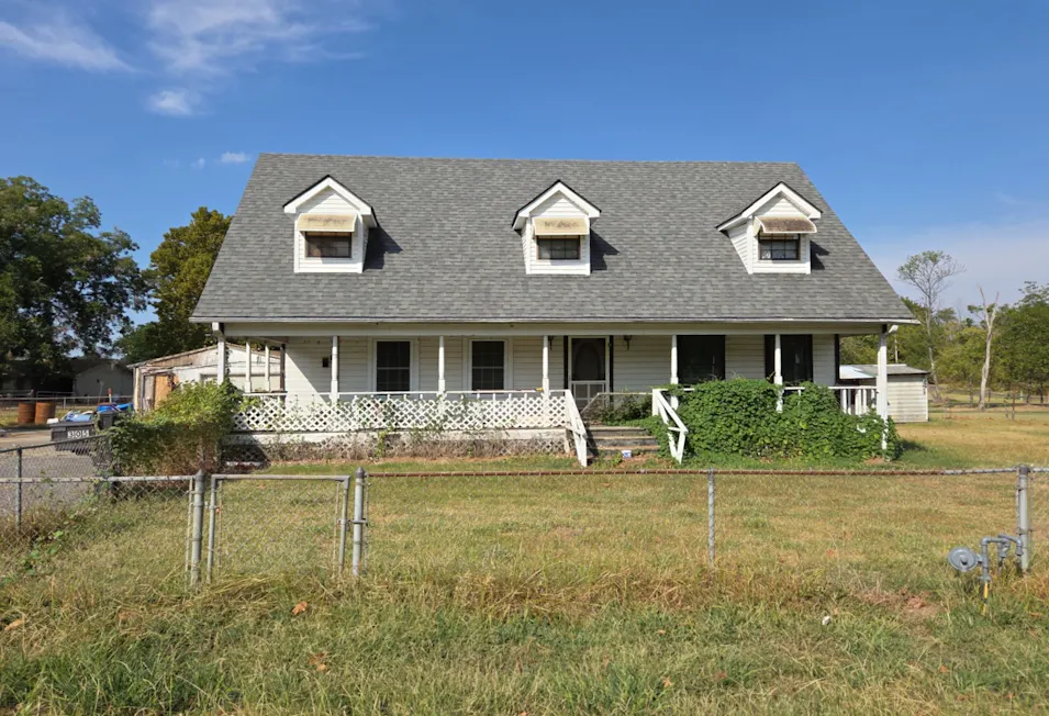 305 N. Davis St. Lavaca, AR 72941, Sebastian County