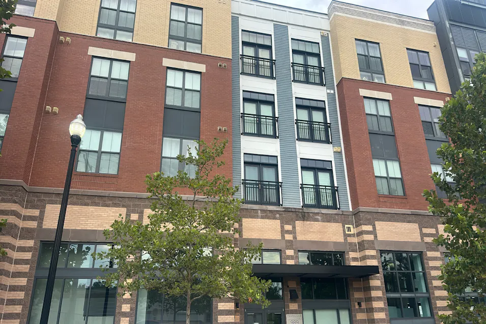989 S Buchanan Street, Unit #222 Arlington, VA 22204, Arlington County