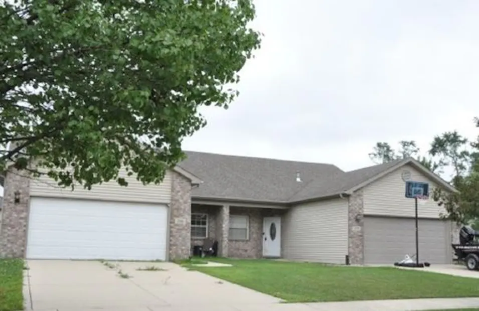 1596 56th Pl Hobart, IN 46342, Lake County
