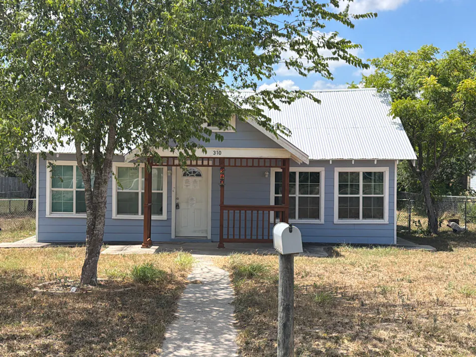 310 East Main Avenue Karnes City, TX 78118, Karnes County