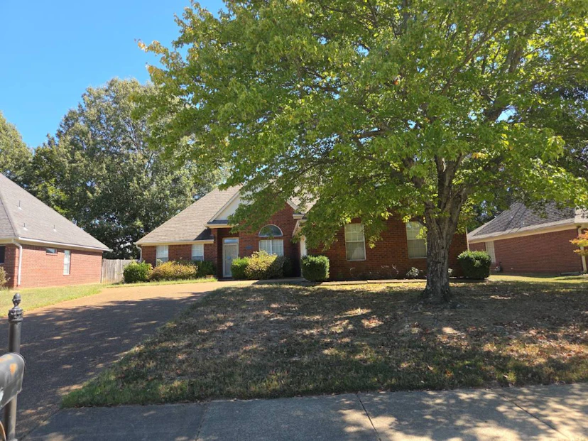8946 Travis Dr