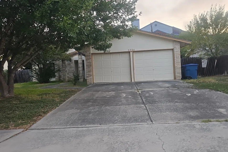 5734 Champions Hill Dr San Antonio, TX 78233, Bexar County