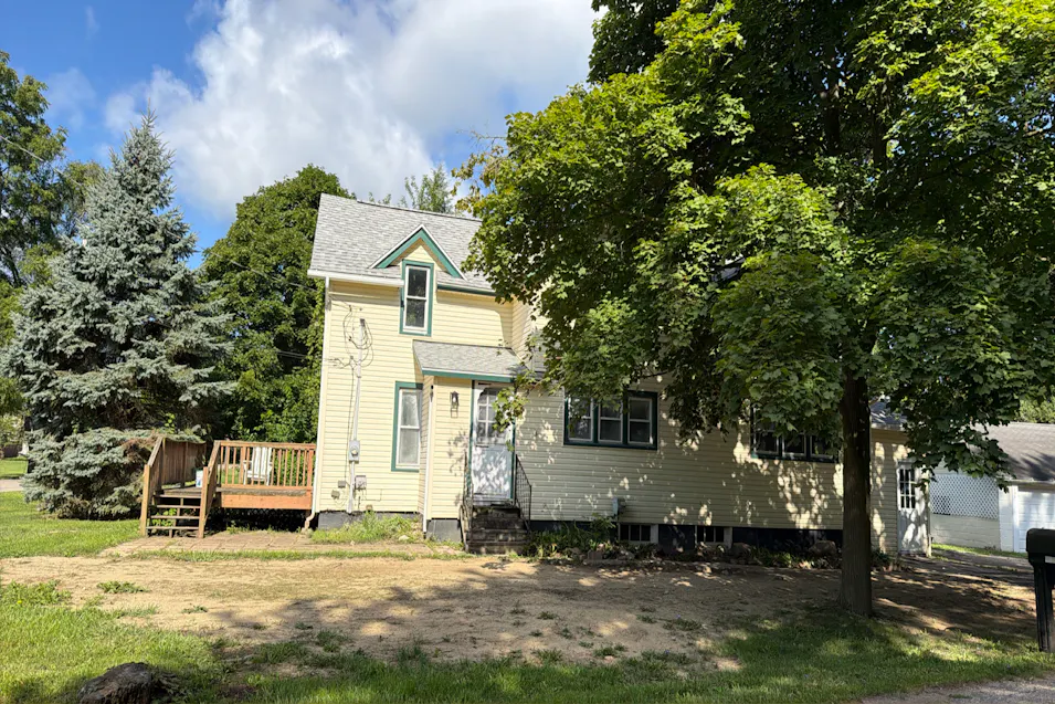 730 Un St Owosso, MI 48867, Shiawassee County