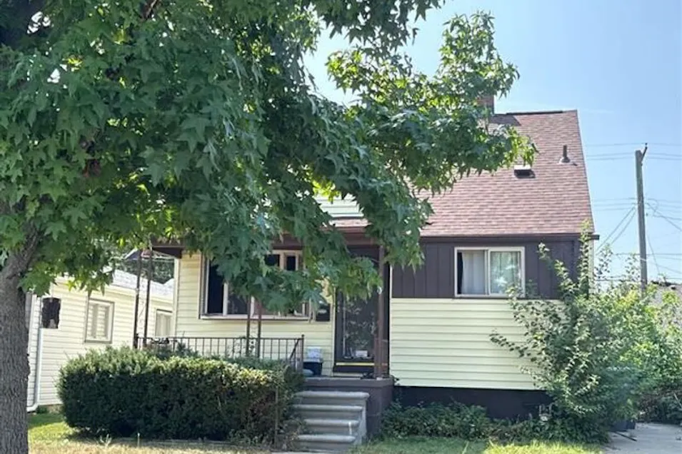 711 Mayflower Ave Lincoln Park, MI 48146, Wayne County