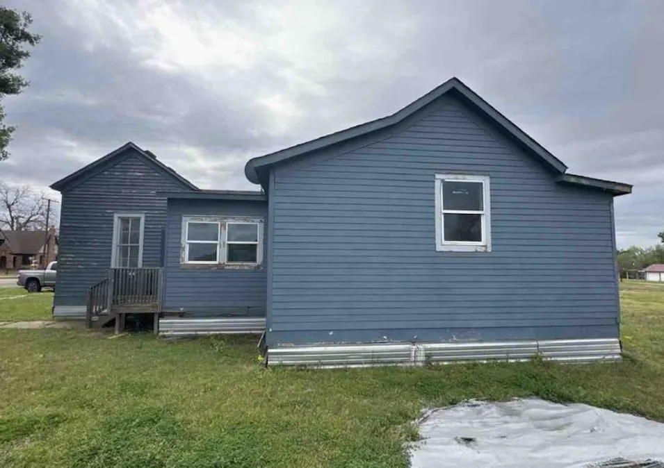 507 E Logan St Calvert, TX 77837, Robertson County
