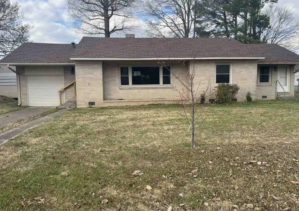 302 W Second St Poyen, AR 72128, Grant County